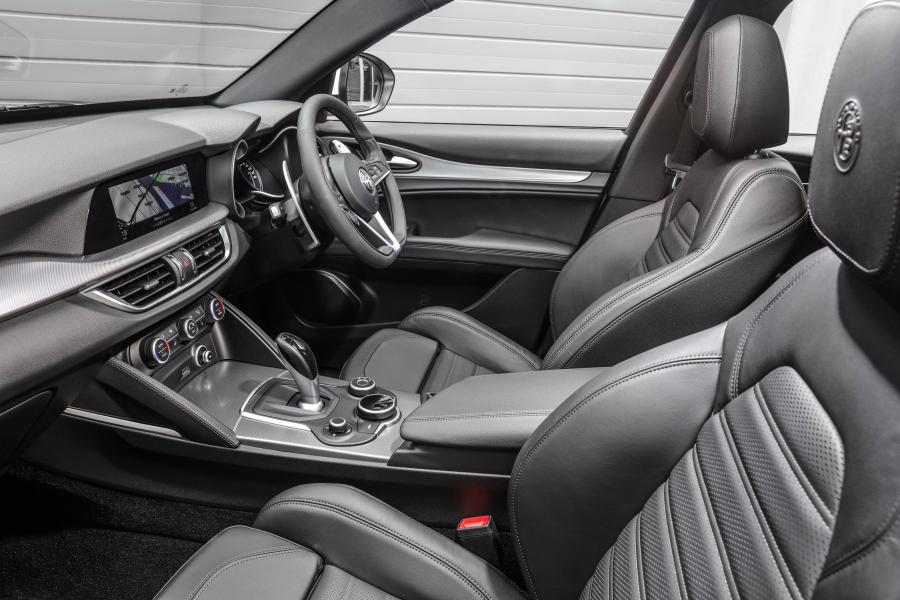 Интерьер Alfa Romeo Stelvio (949) 2018 года  (AU) (фото 38 из 40)